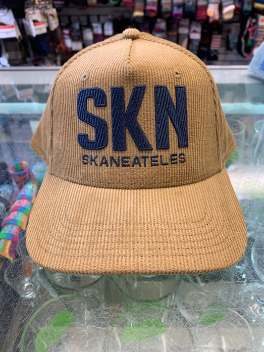 SKN snap-back corduroy hat